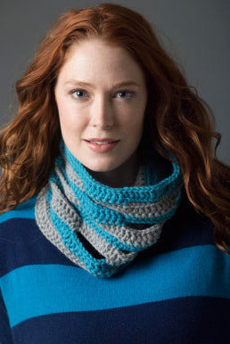 Level 2 Crocheted Cowl (Crochet)