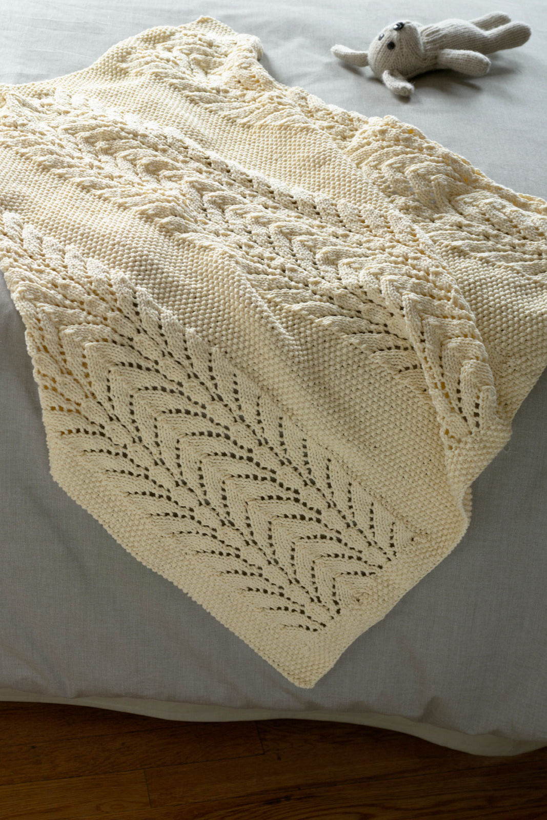 Classic Lace Baby Throw Pattern (Knit)