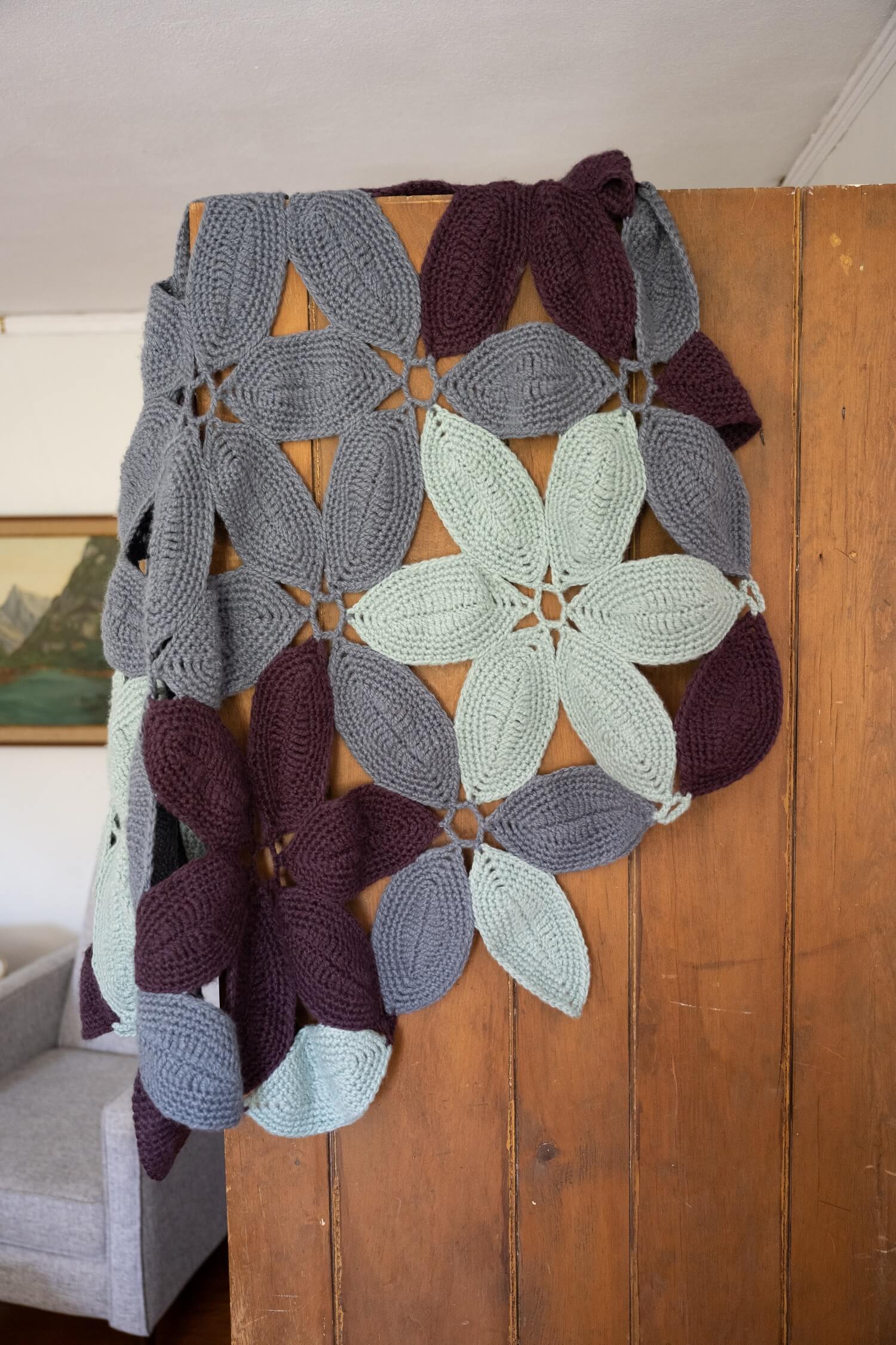 Circle Of Leaves Afghan (Crochet)