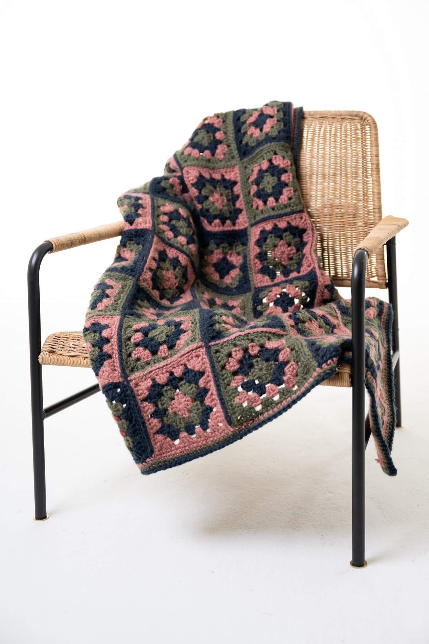 Classic Granny Square Afghan (Crochet)