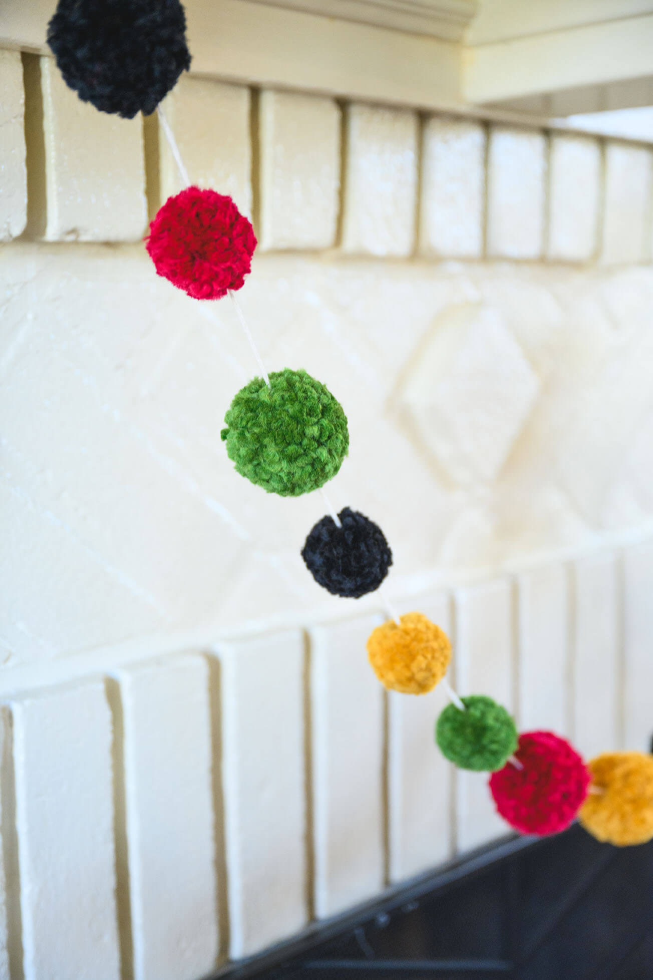 Kwanzaa Pom-Pom Garland (Crafts)