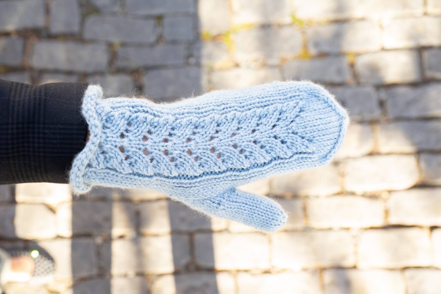 Lacy Mittens (Knit)