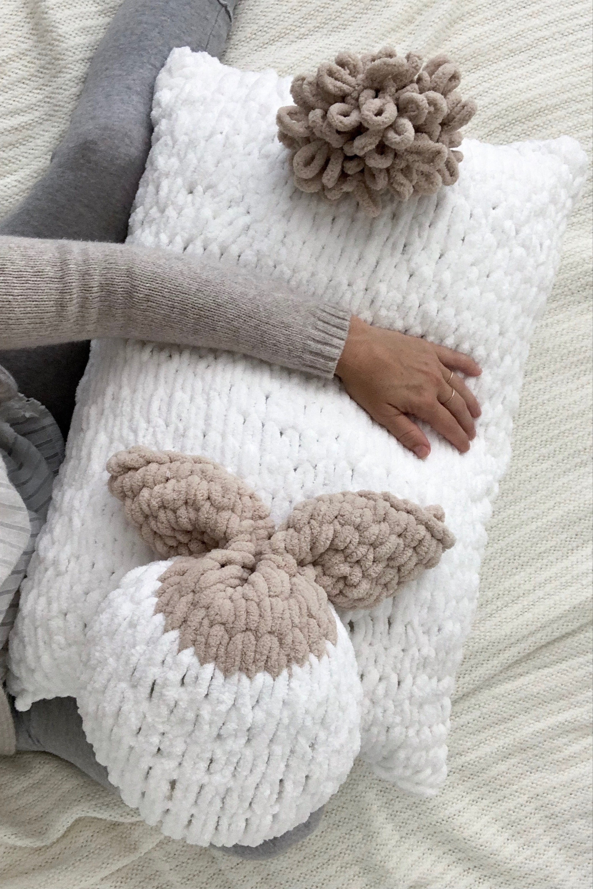 Knit Kit - Hereford Bunny (Neutral)