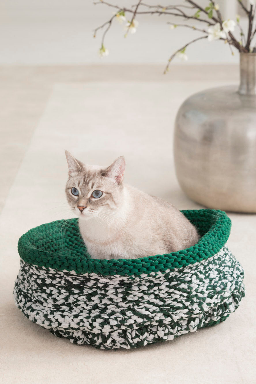 Cat Bed (Knit)