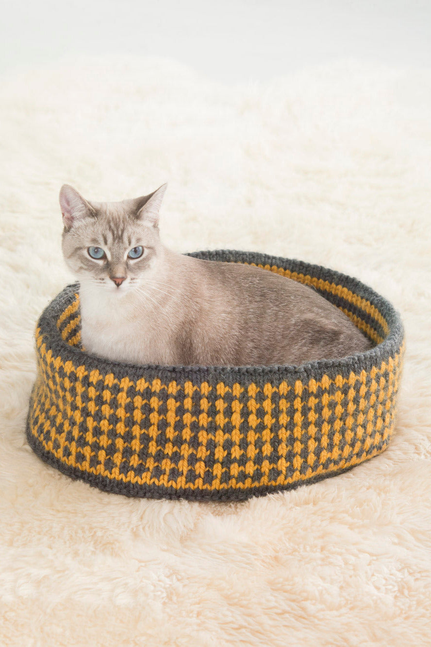 Pretty Kitty Bed (Knit)