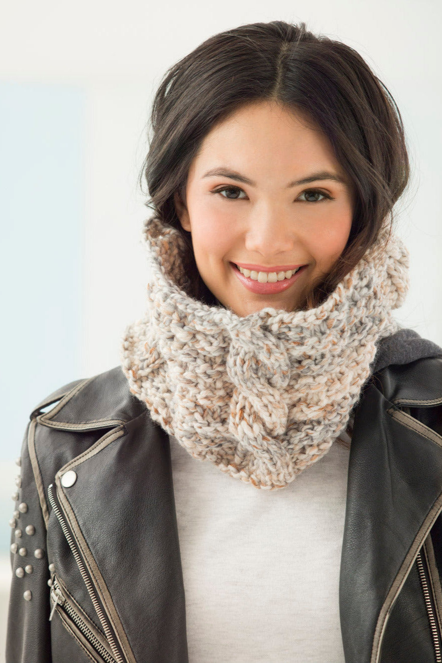 Cabled Cowl (Knit)